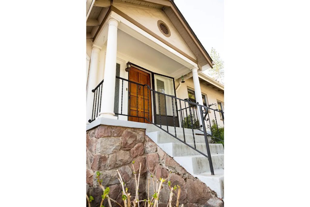 Spacious Home; close to ski park, trails, downtown