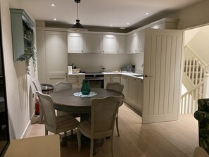 Classic House, Ensuite | Dining