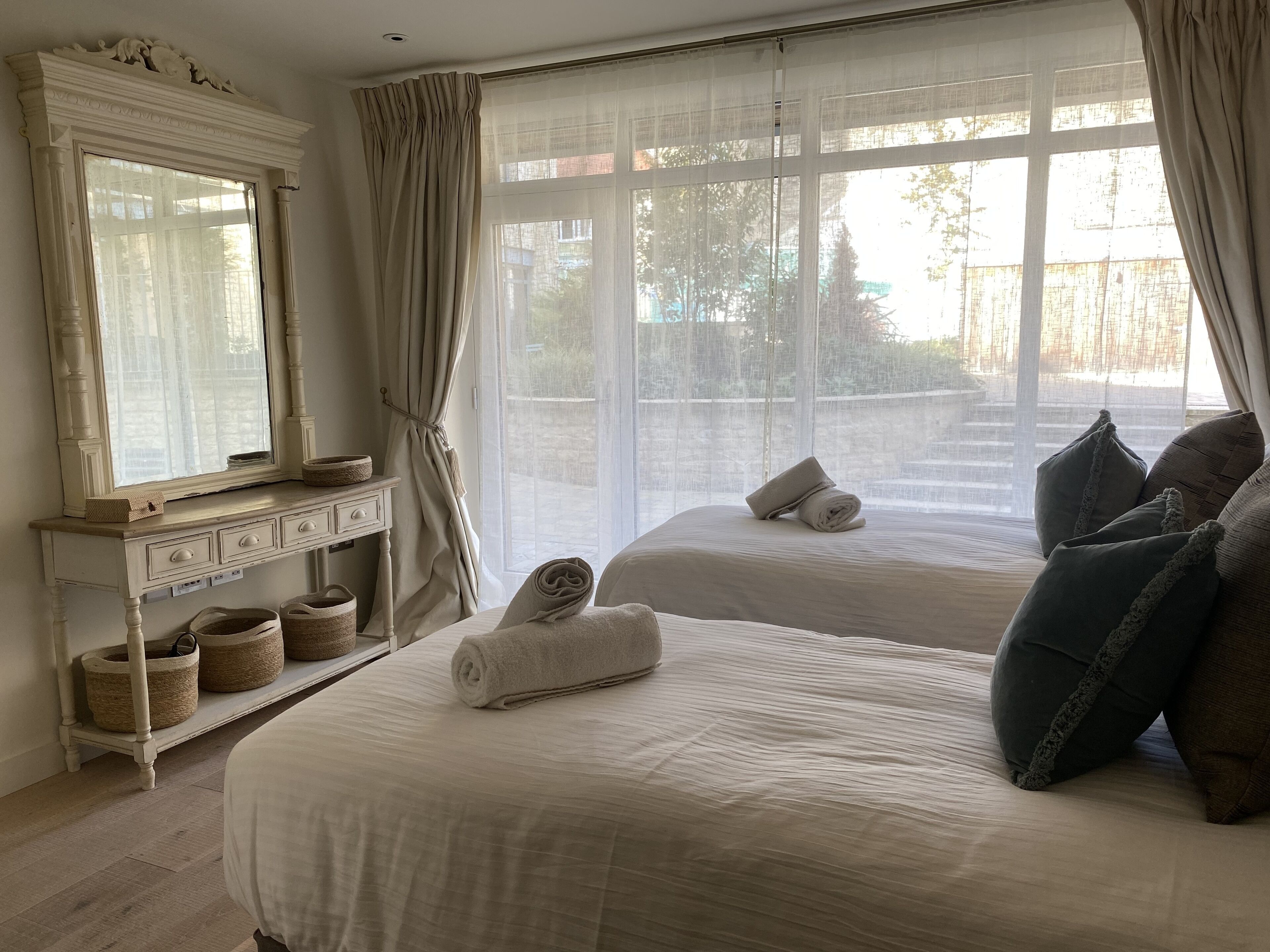 Nhà phong cách cổ điển, có phòng tắm riêng | 3 phòng ngủ 