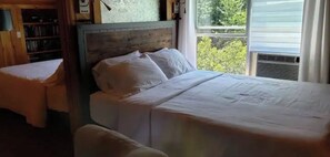 2 bedrooms, desk, iron/ironing board, travel cot - • Gilford Cottages, 2-Units, Hot Tub & Summer Pool (Gilford)