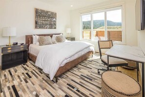 4 makuuhuonetta, työpöytä, silitysrauta/-lauta, Wi-Fi