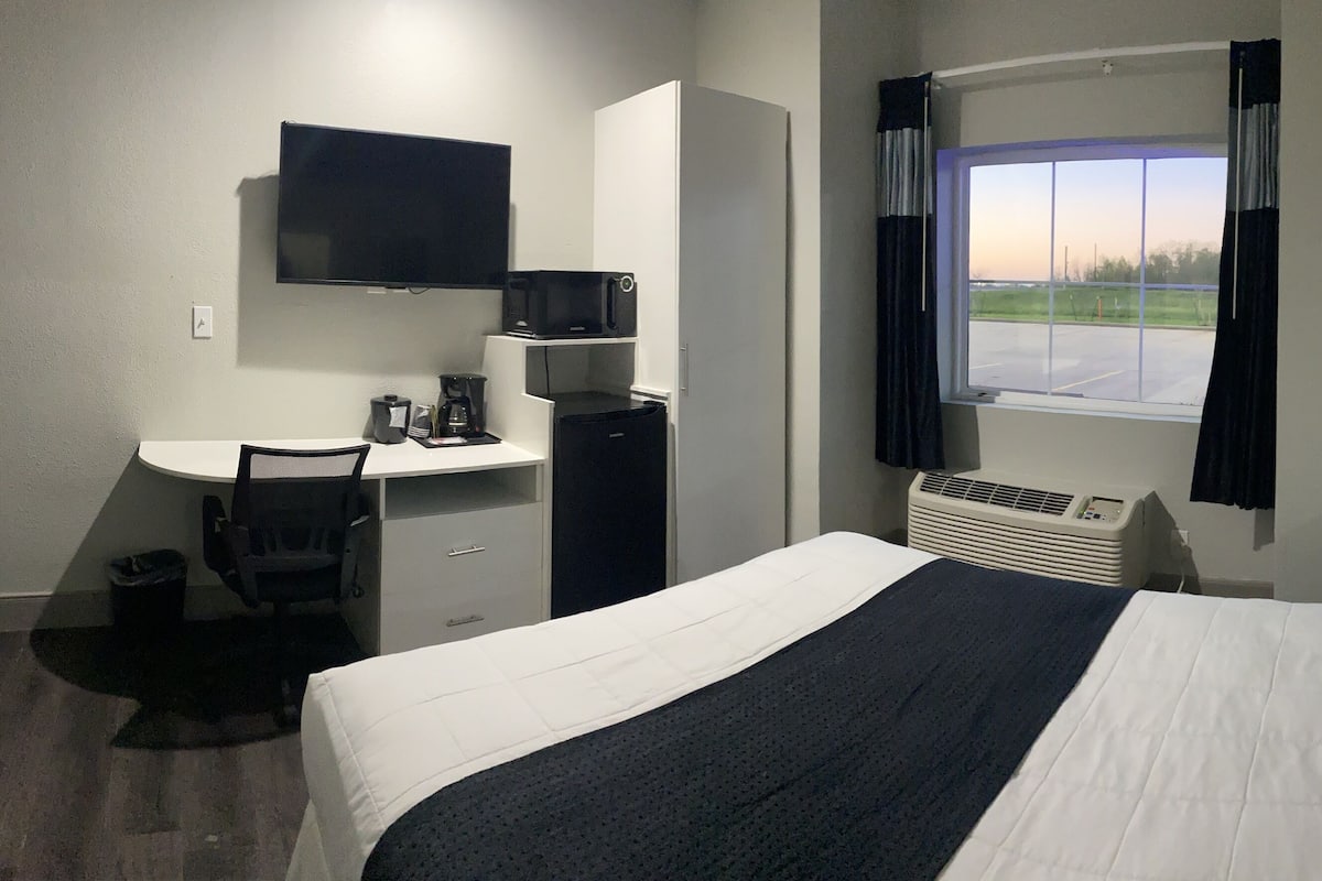 Premium bedding, down duvets, desk, laptop workspace