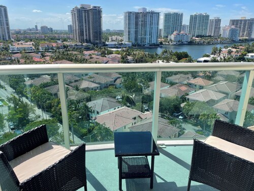 Beautiful apartment- just across the beach!