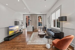 TV, offices - Luxury 2BD Rittenhouse Sq. | Hosted By Stay Rafa (Philadelphia)