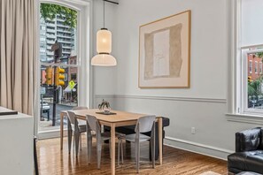 Dining - Luxury 2BD Rittenhouse Sq. | Hosted By Stay Rafa (Philadelphia)