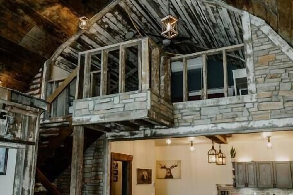 BRIDGER VIEW BARN EAST UNIT
