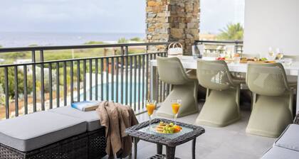 Colorful Apartment w/ Seaview and Pool - 3 Min from the Beach - Coral Estate