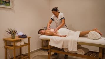 Couples treatment rooms, body treatments, hydrotherapy, body wraps