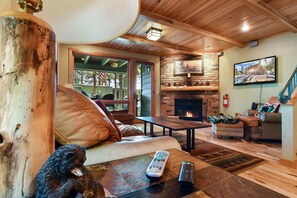 House, Multiple Beds, Balcony, Beach View | Living room