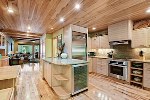 Casa, varias camas, balcón, vista a la playa | Cocina privada | Refrigerador, microondas, horno y parrilla de estufa