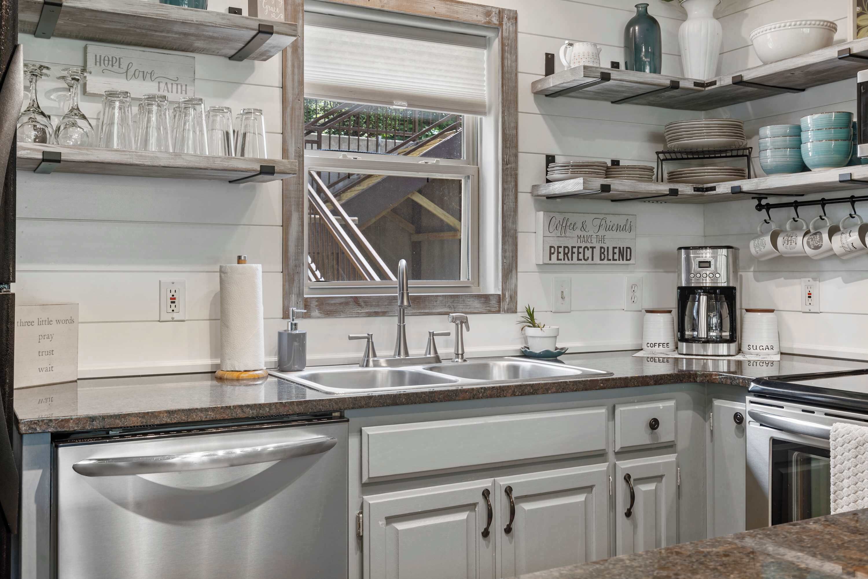 Townhome, Multiple Beds, Balcony, Garden View (Blue Oak Hideaway) | Private kitchen | Coffee/tea maker