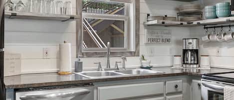 Townhome, Multiple Beds, Balcony, Garden View (Blue Oak Hideaway) | Private kitchen | Coffee/tea maker