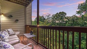 Townhome, Multiple Beds, Balcony, Garden View (Blue Oak Hideaway) | Property grounds