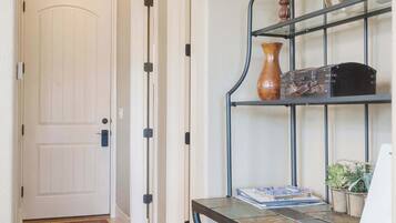 Condo, Multiple Beds, Balcony, Mountain View (Blue Bird Hideaway) | Interior