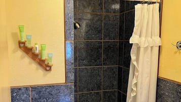 吹风机、毛巾