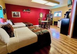 Tabla de planchar con plancha, wifi gratis y ropa de cama