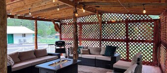 Lovely Kitchen Suite at Lake Roberts