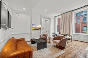 TV, offices - Luxury Ritt Sq. | Parking | Hosted By StayRafa (Philadelphia)