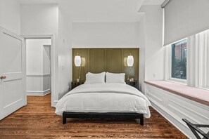 3 bedrooms, iron/ironing board, travel crib, WiFi - Luxury Ritt Sq. | Parking | Hosted By StayRafa (Philadelphia)