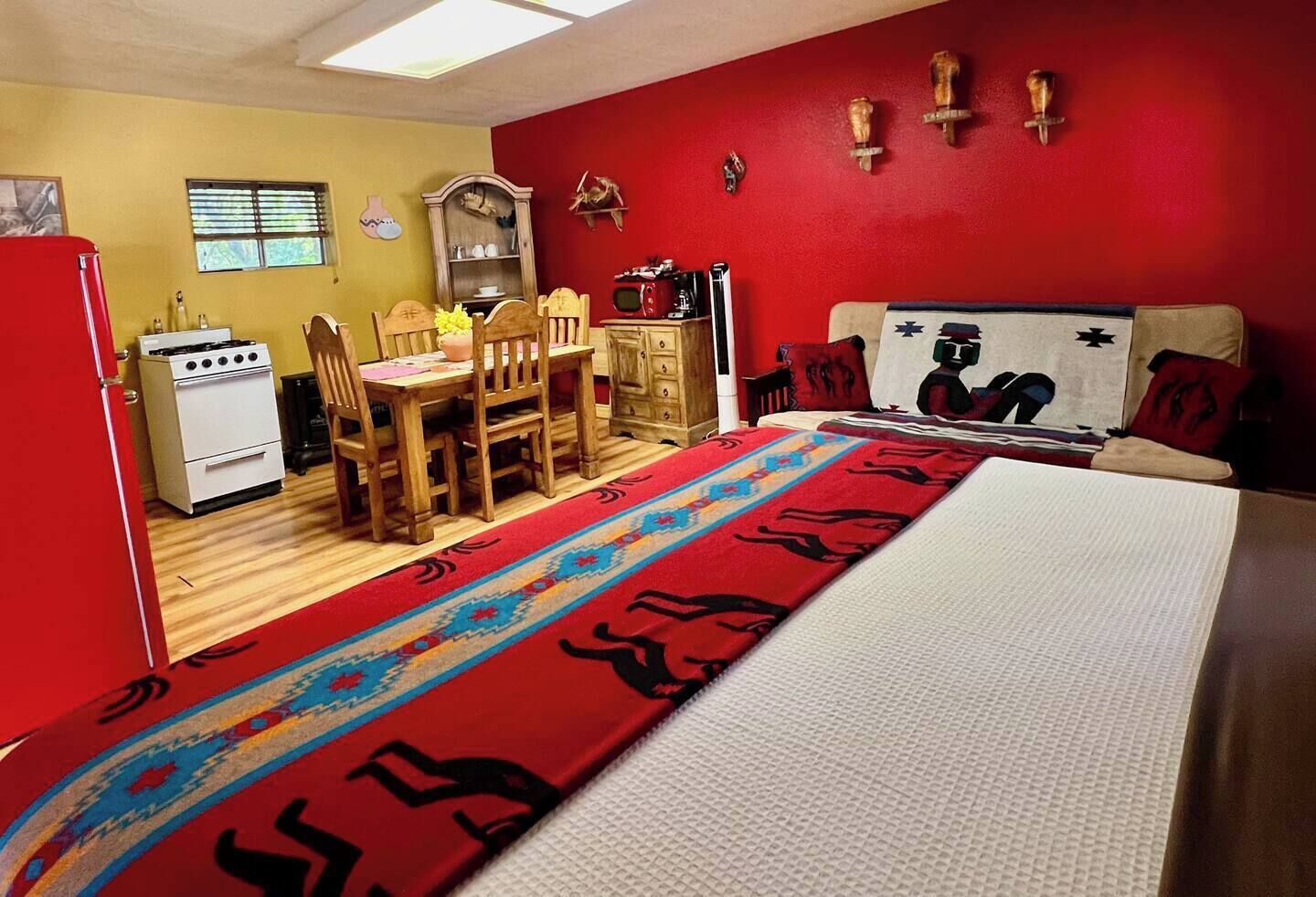 Iron/ironing board, free WiFi, bed sheets