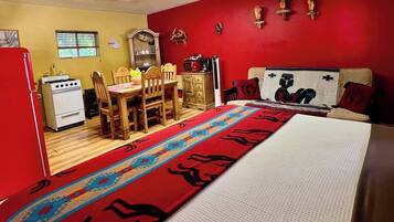 Bügeleisen/Bügelbrett, kostenloses WLAN, Bettwäsche