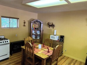 Dining - King Bed / Kitchen Suite at Lake Roberts (Lake Roberts)
