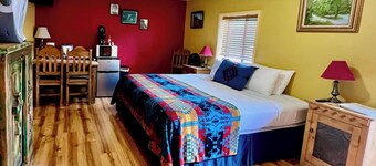 Cozy Room at Lake Roberts
