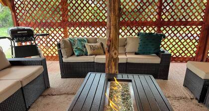 Lovely Pet-Friendly Suite with Kitchen at Lake Roberts