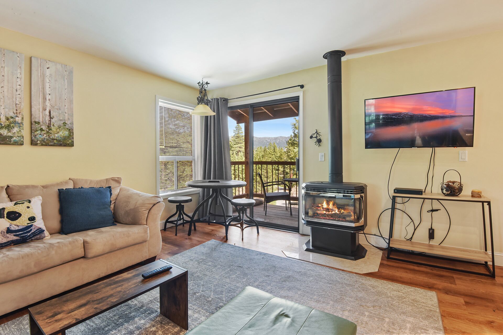 House, Multiple Beds, Balcony | Living room