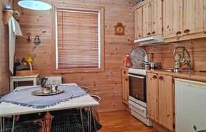 Refrigerador, horno, parrilla de estufa y cafetera y tetera 