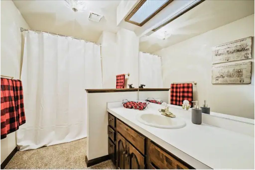 *NEW!!* Country setting near AFA, Venues, & Lake