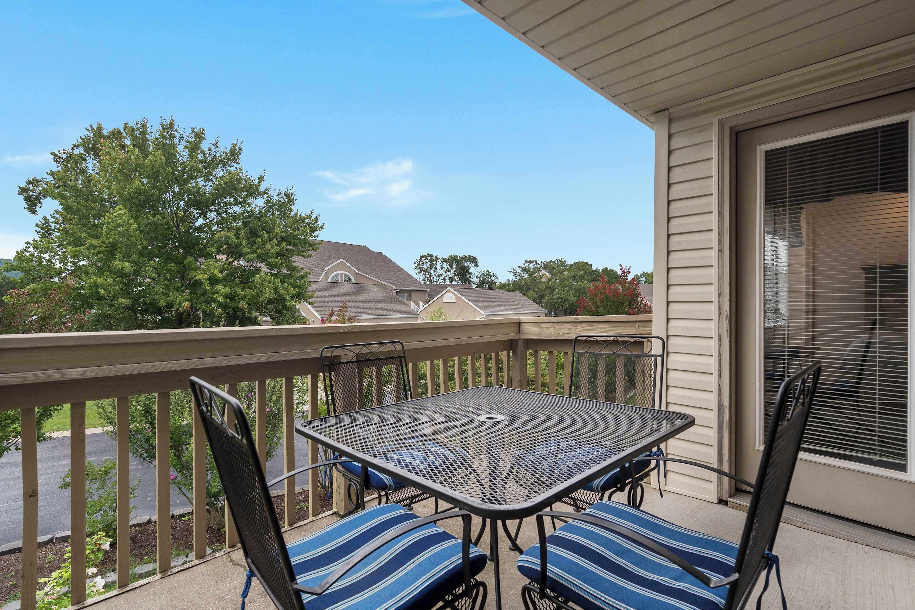 Apartment, Mehrere Betten, Balkon, Gartenblick (Nantucket at the Pointe) | Speisen im Freien