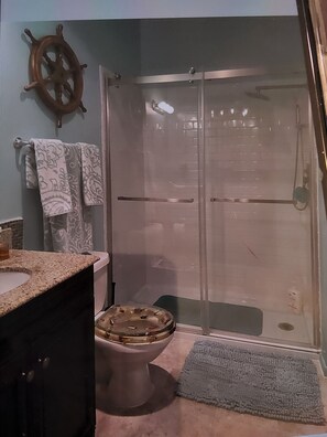 Dusche, Haartrockner, Handtücher, Seife
