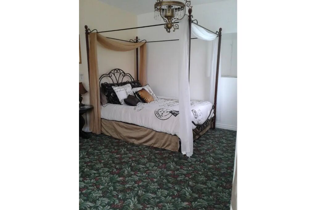 The Sirens Hideaway a charming Victorian Farmhouse