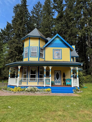 The Sirens Hideaway a charming Victorian Farmhouse