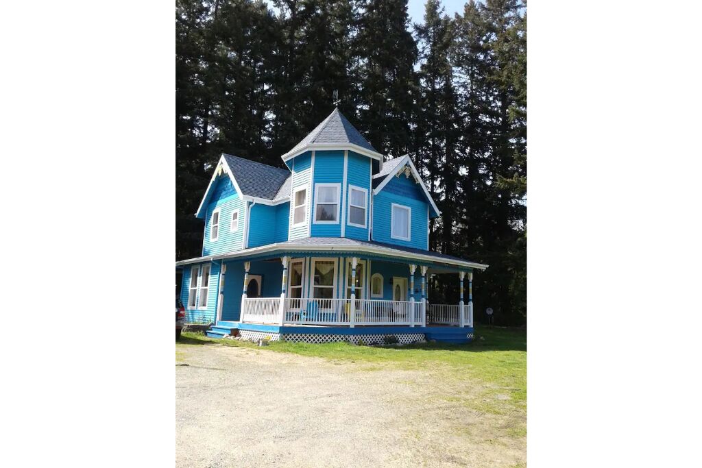 The Sirens Hideaway a charming Victorian Farmhouse