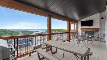 House, Multiple Beds, Patio (Hilltop Haven at Table Rock) | Outdoor dining