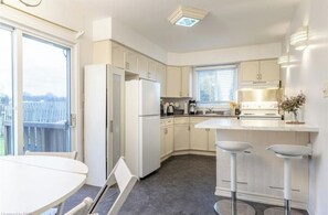 Geladeira, micro-ondas, fogão, lava-louças