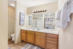 Townhome, Multiple Beds, Patio, Garden View (Retreat at Par Lane) | Bathroom