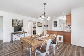 Townhome, Multiple Beds, Patio, Garden View (Retreat at Par Lane) | Dining