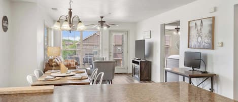 Townhome, Multiple Beds, Patio, Garden View (Retreat at Par Lane) | Interior