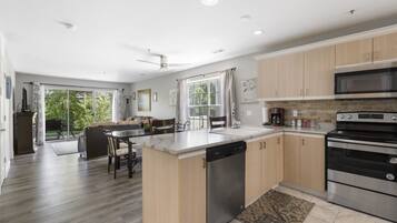 Condo, 2 Queen Beds, Balcony | Private kitchen | Fridge, microwave, oven, stovetop