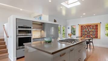 House, Multiple Beds, Patio, Ocean View (Shoreline Park House - 30-night min) | Private kitchen | Fridge, microwave, oven, stovetop