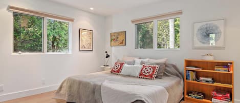 House, Multiple Beds, Patio, Ocean View (Shoreline Park House - 30-night min)