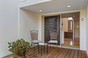 独立别墅, 多张床, 露台, 海洋景观 (Shoreline Park House - 30-night min) | 住宿内部