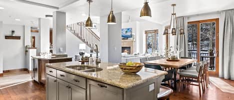 Apartment, Multiple Beds, Mountain View | Private kitchen | Fridge, microwave, oven, dishwasher