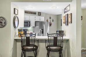 Dining - Wimbledon Pointe (Branson)