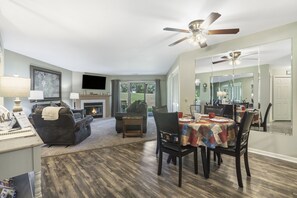 電冰箱、微波爐、烤箱、爐台