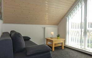 TV, fireplace, stereo