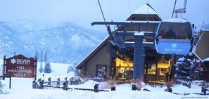 A ski lift at Silver Mountain Resort with a sign for the ski waterpark and golf.